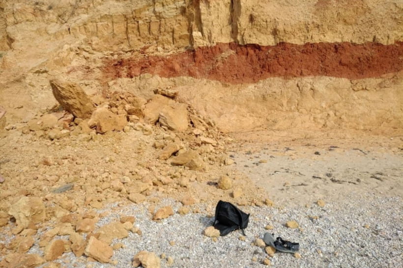 Зсув ґрунту в тимчасово окупованому Криму на нудистському пляжі 