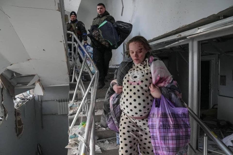роженицу из Мариуполя травят россияне