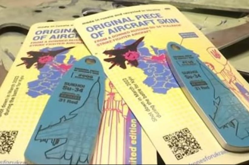 Українці створюють брелки з уламків російського винищувача
