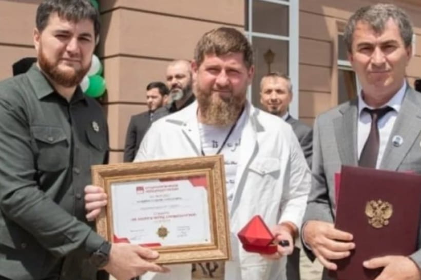 кадырова наградили орденом "За заслуги перед стоматологией"