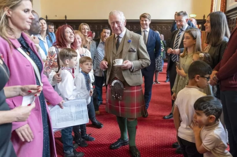 Чарльз ІІІ встретился с украинскими беженцами в Шотландии