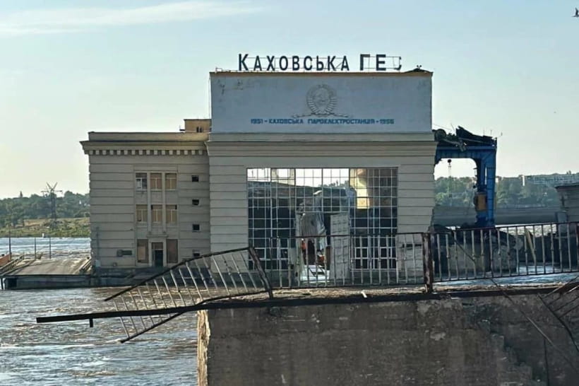 Каховська ГЕС після підриву