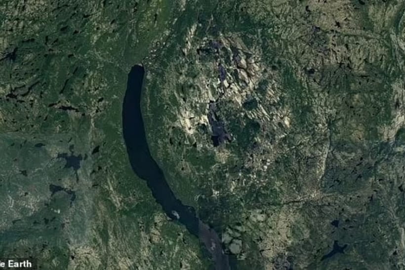 Знімок стародавнього кратору з Google Maps