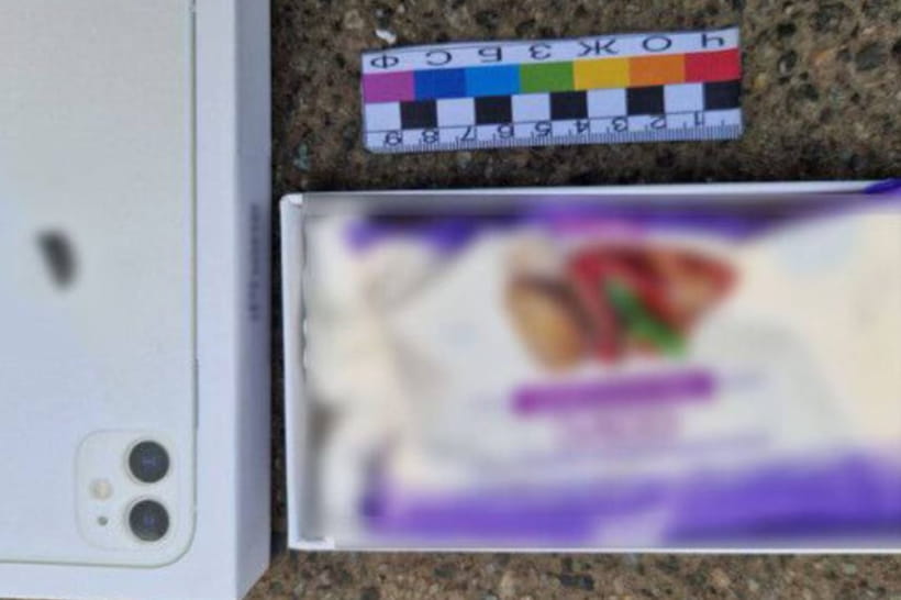 Майонез в коробці з-під телефону