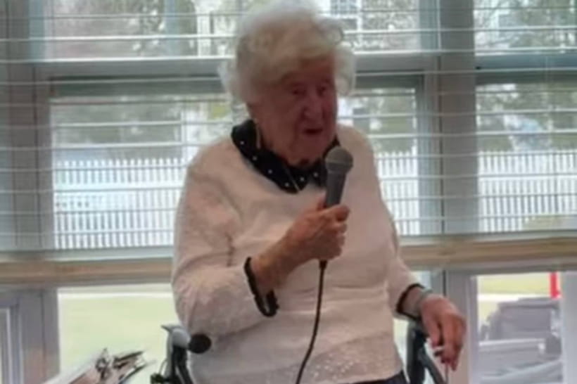106-летняя Флоренс Хакман