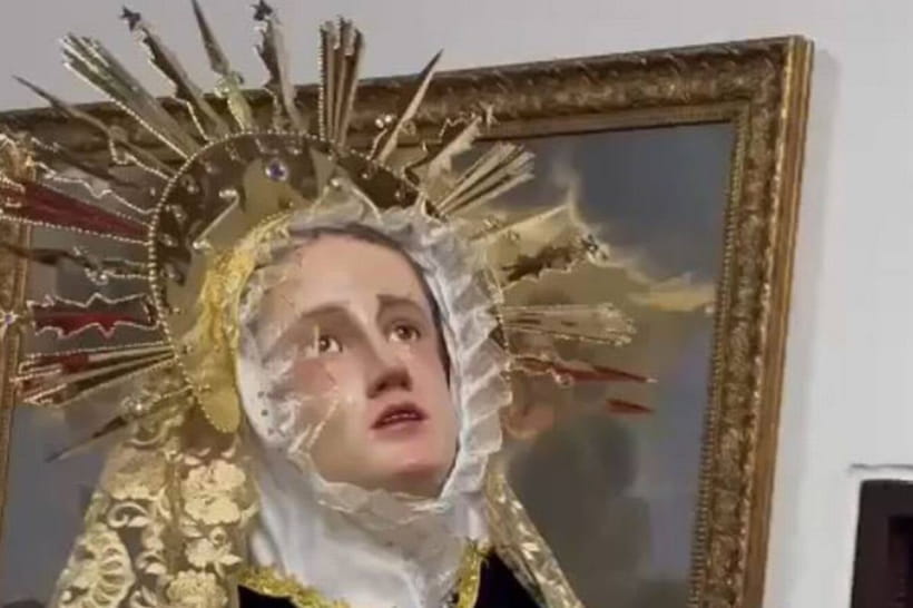 В Колумбии "заплакала" статуя Девы Марии 