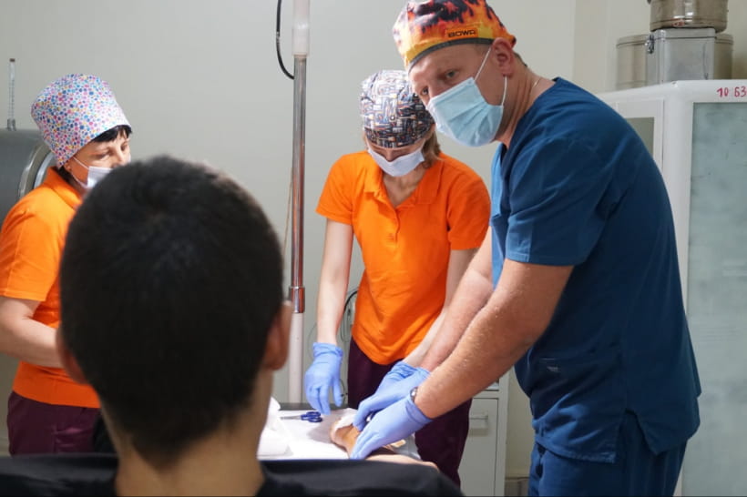 Підлітків вкусили невідомі комахи 