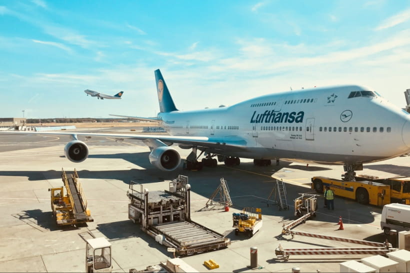 Самолет Lufthansa