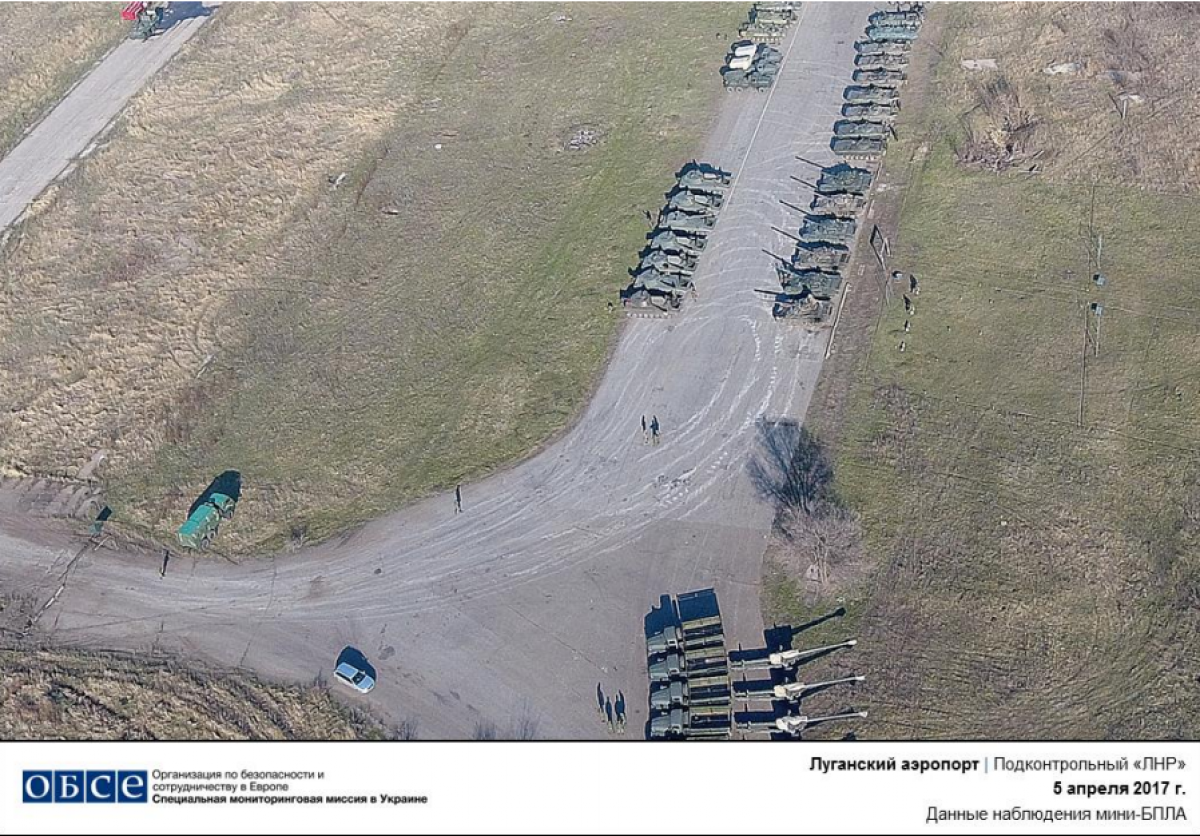 Ворожа техніка біля Луганського аеродрому