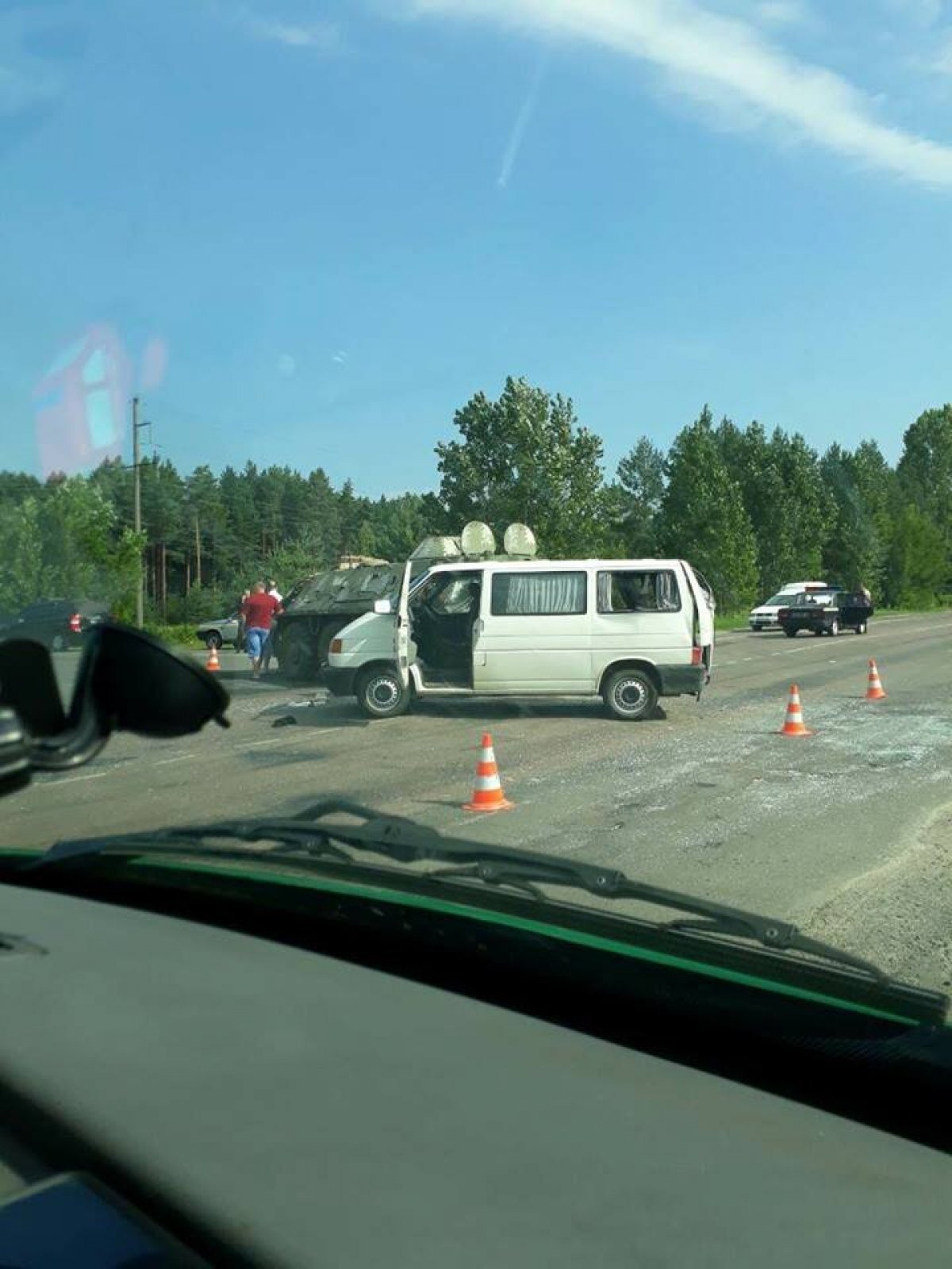 На Рівненщині БТР в’їхав в мікроавтобус