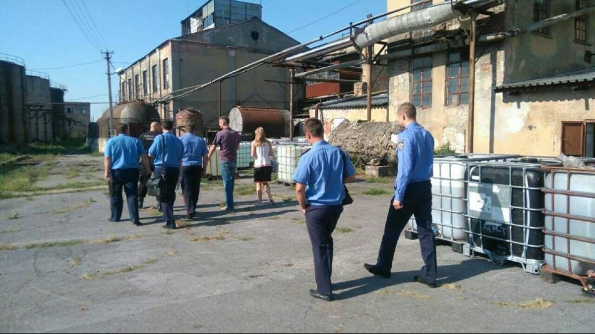 ДФС обшукує 27 державних спиртзаводів