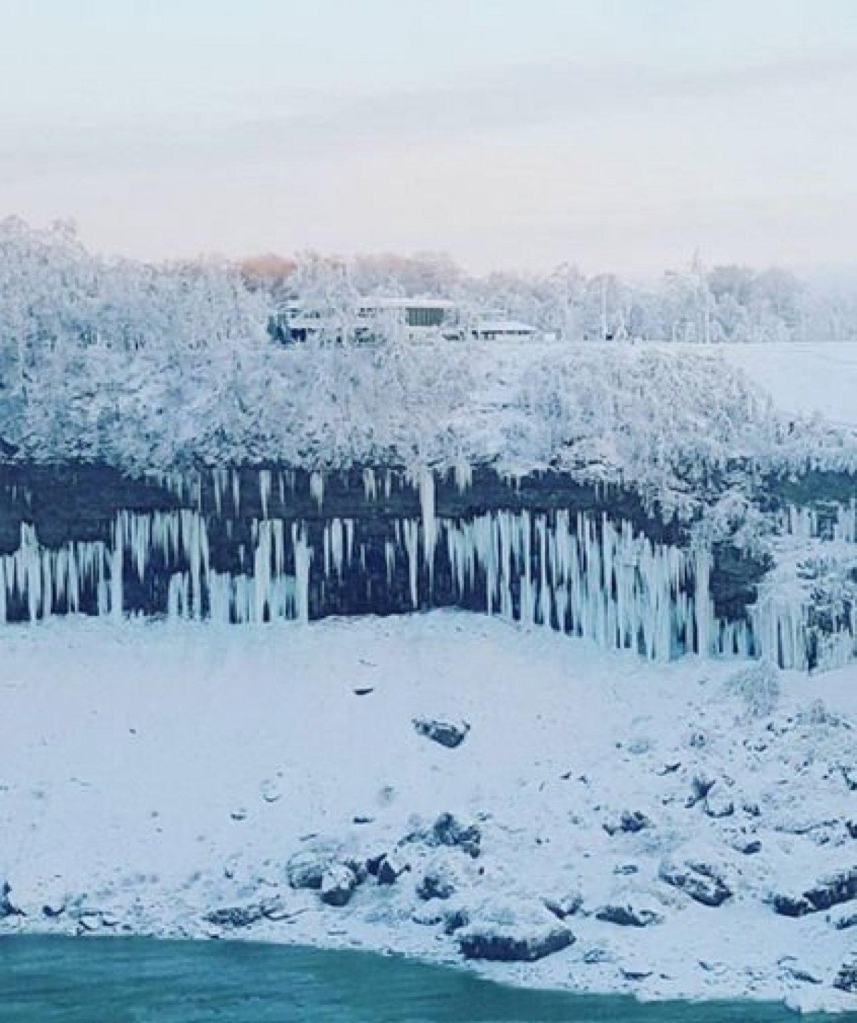 замерз Ніагарський водоспад