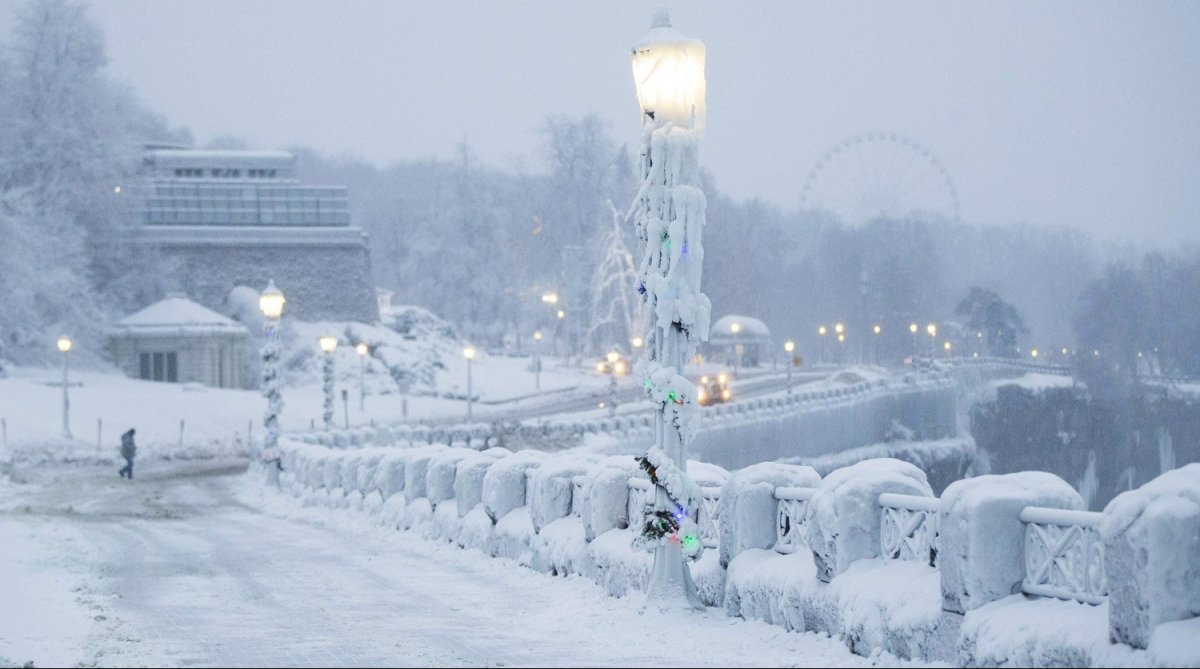 замерз Ніагарський водоспад