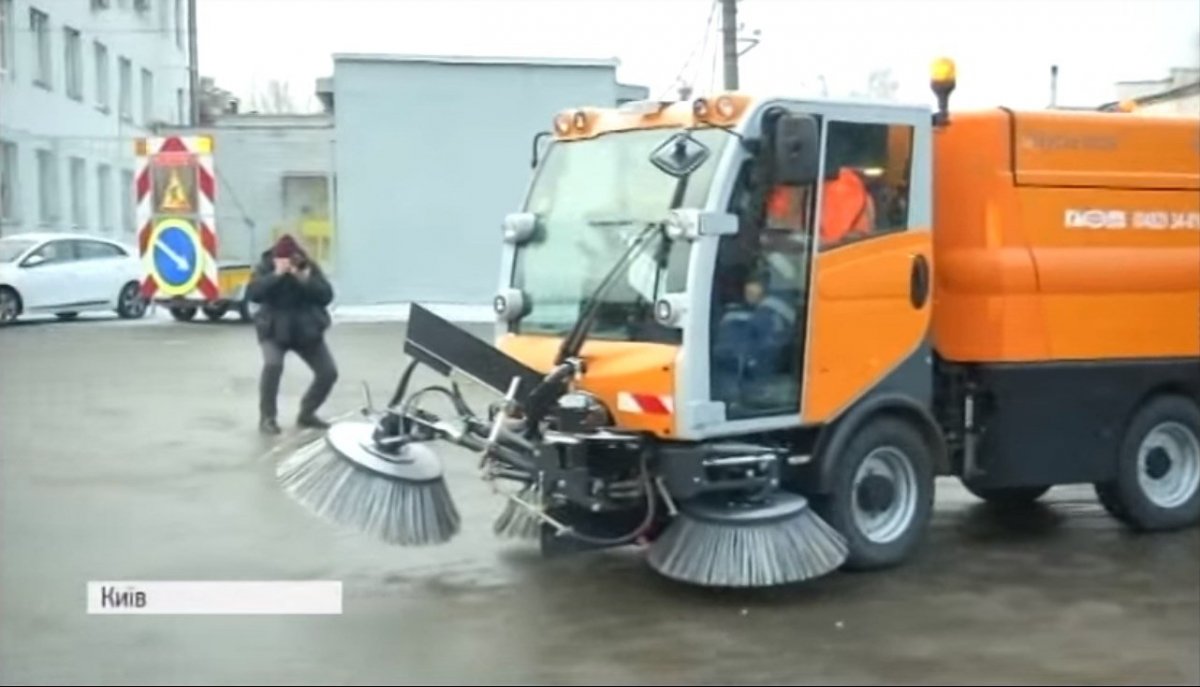 Машини для прибирання вулиць, пилосмоки