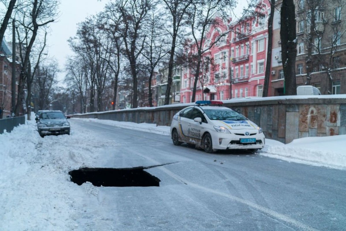 обвал на дорозі Дніпра