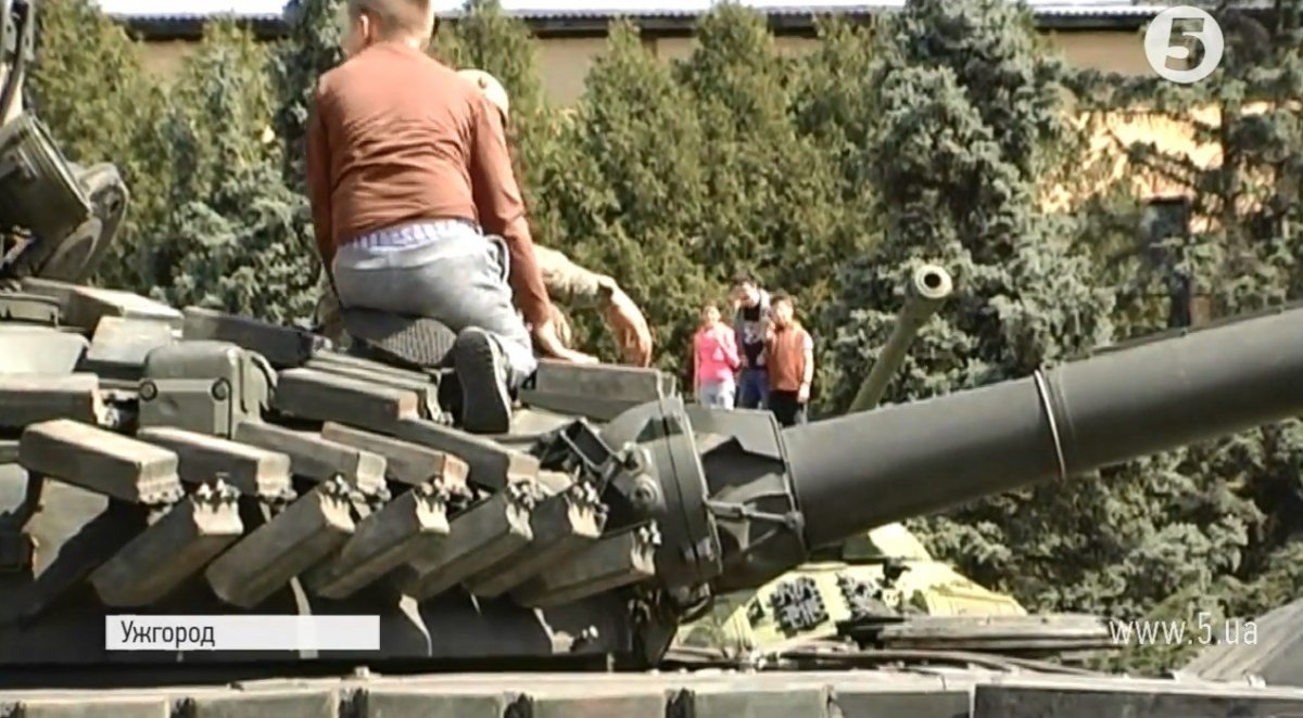 Ужгород, техніка з фронту