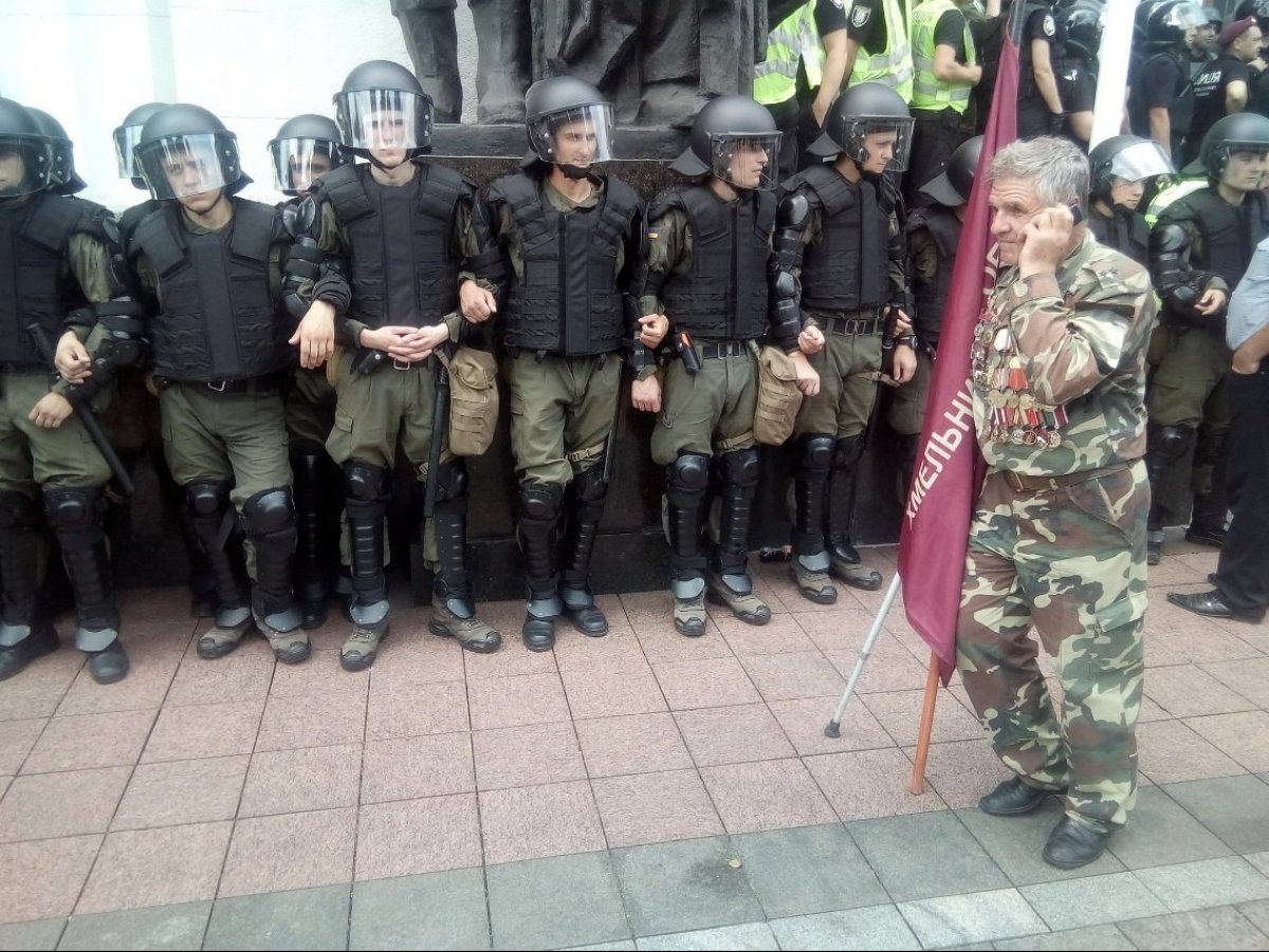 Сутички під Радою