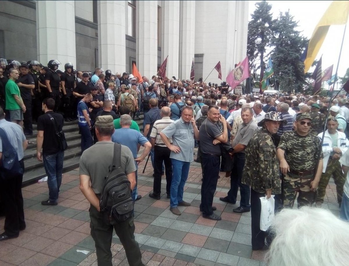 Сутички під Радою