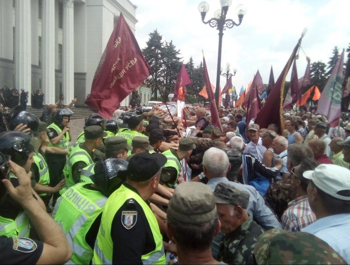 Сутички під Радою
