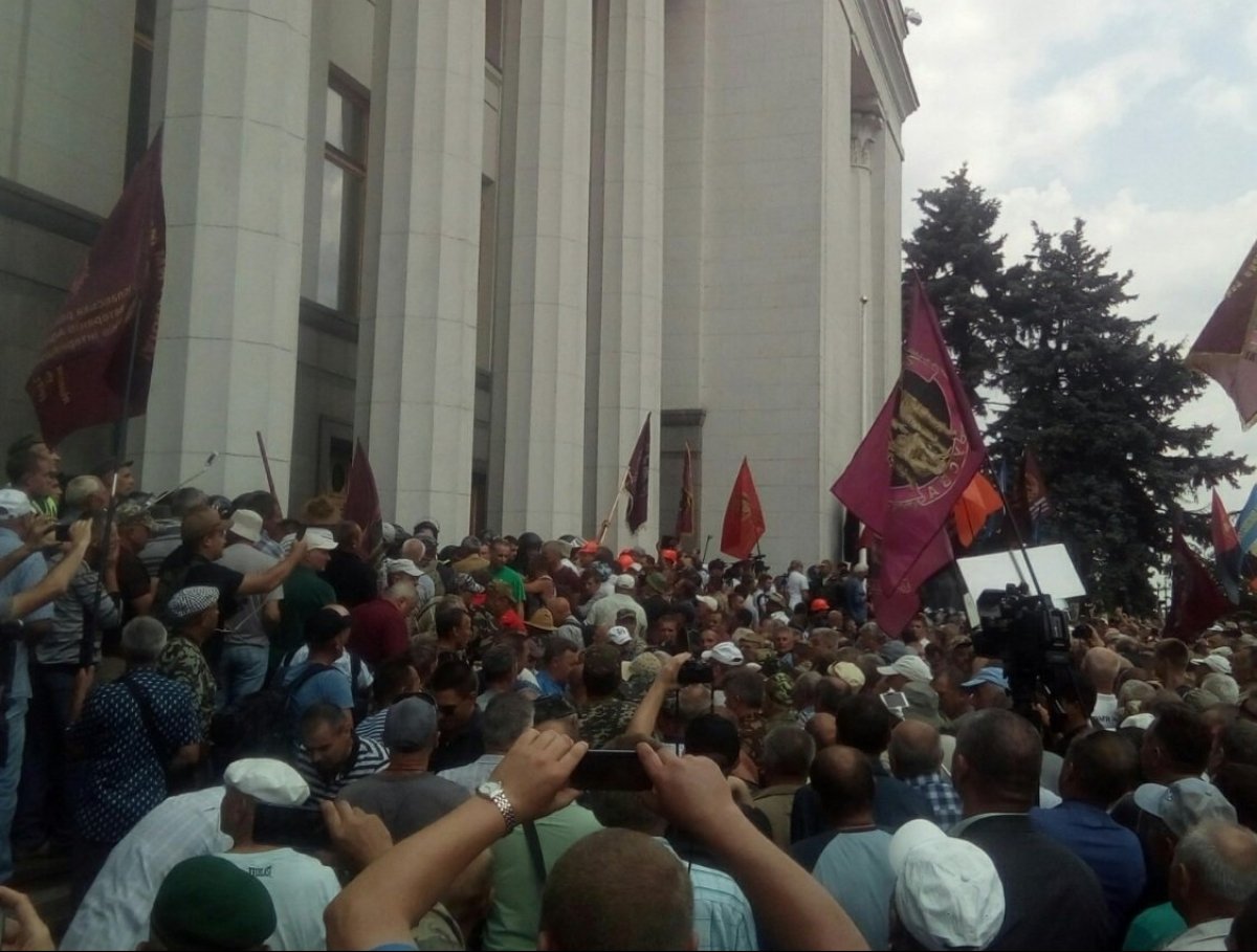 Сутички під Радою