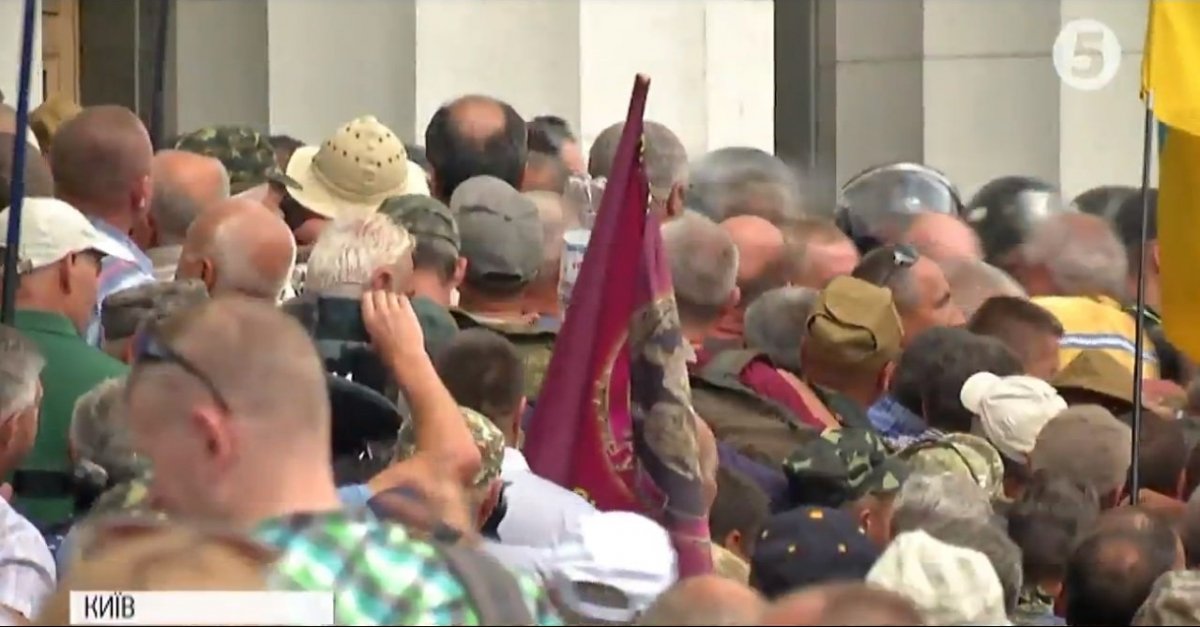 Сутички під Радою