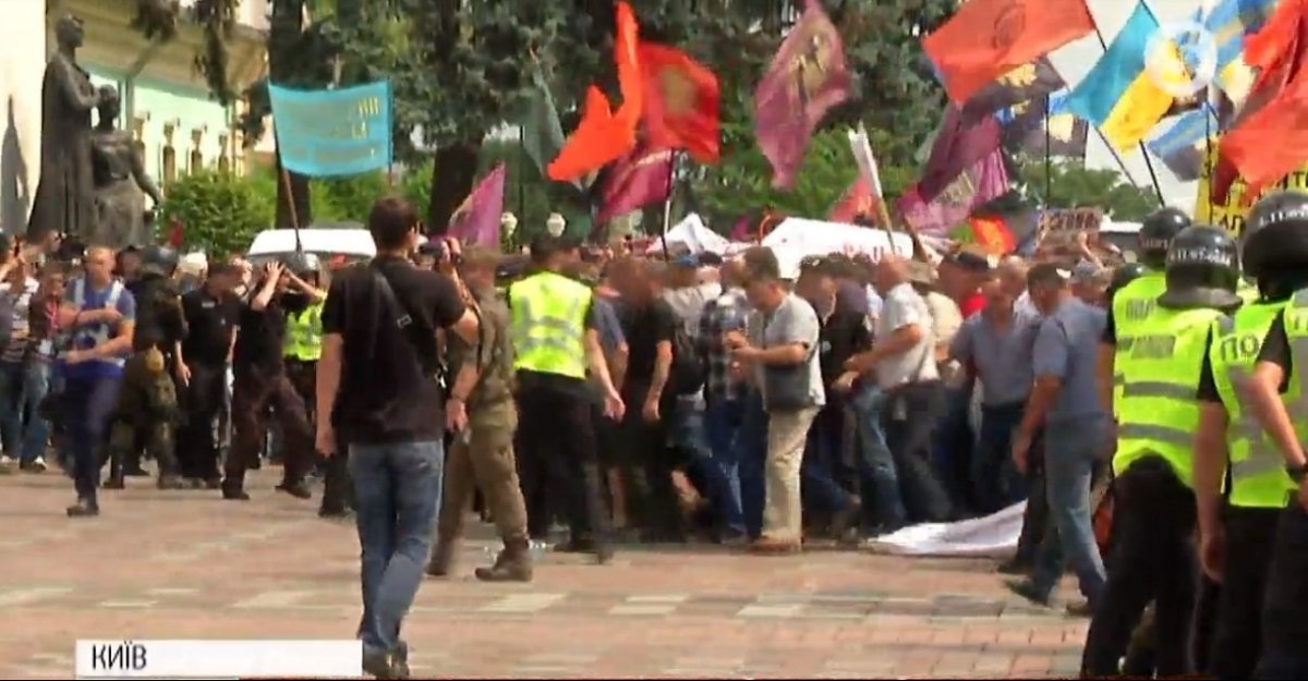 Сутички під Радою