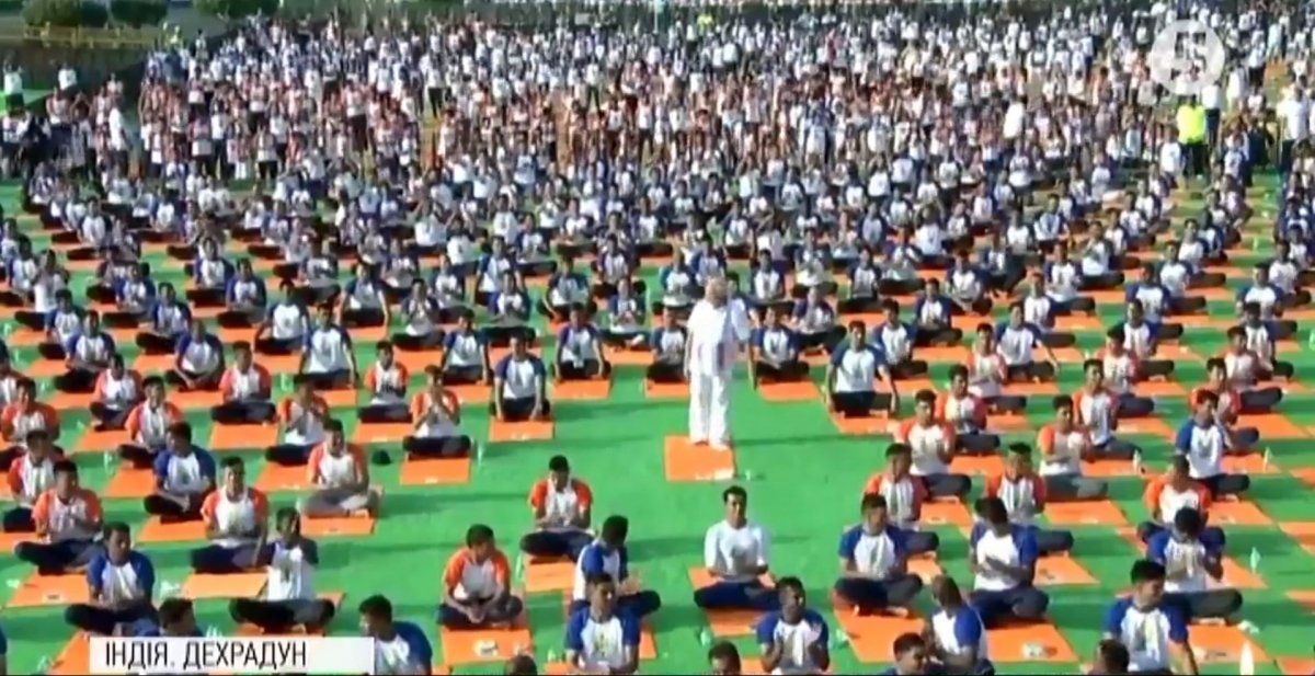 День йоги у світі