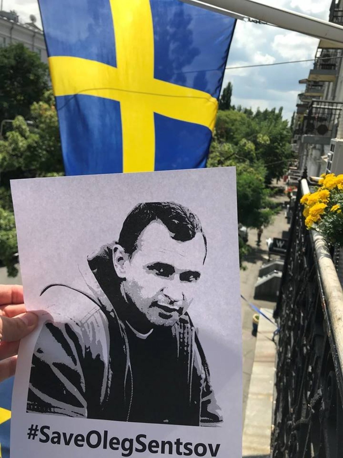 #SaveOlegSentsov, посольство Швеції в Києві, Україна