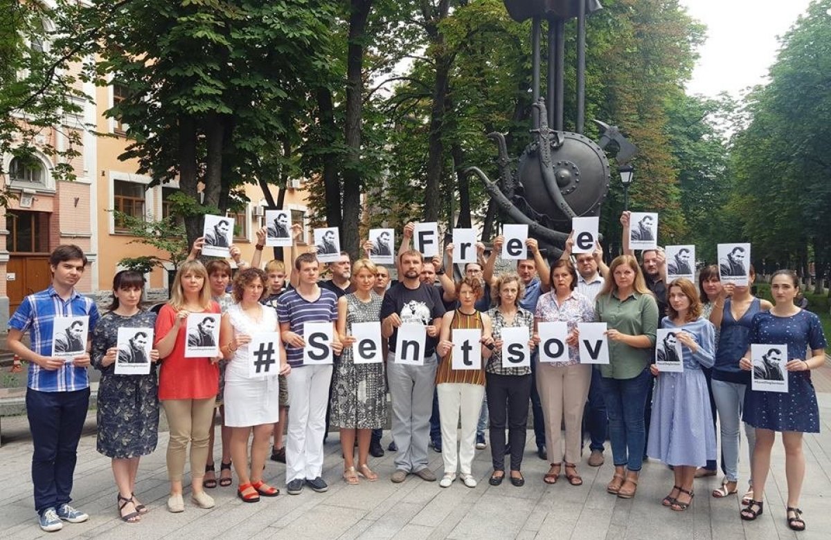#SaveOlegSentsov, Інститут національної пам’яті, Київ
