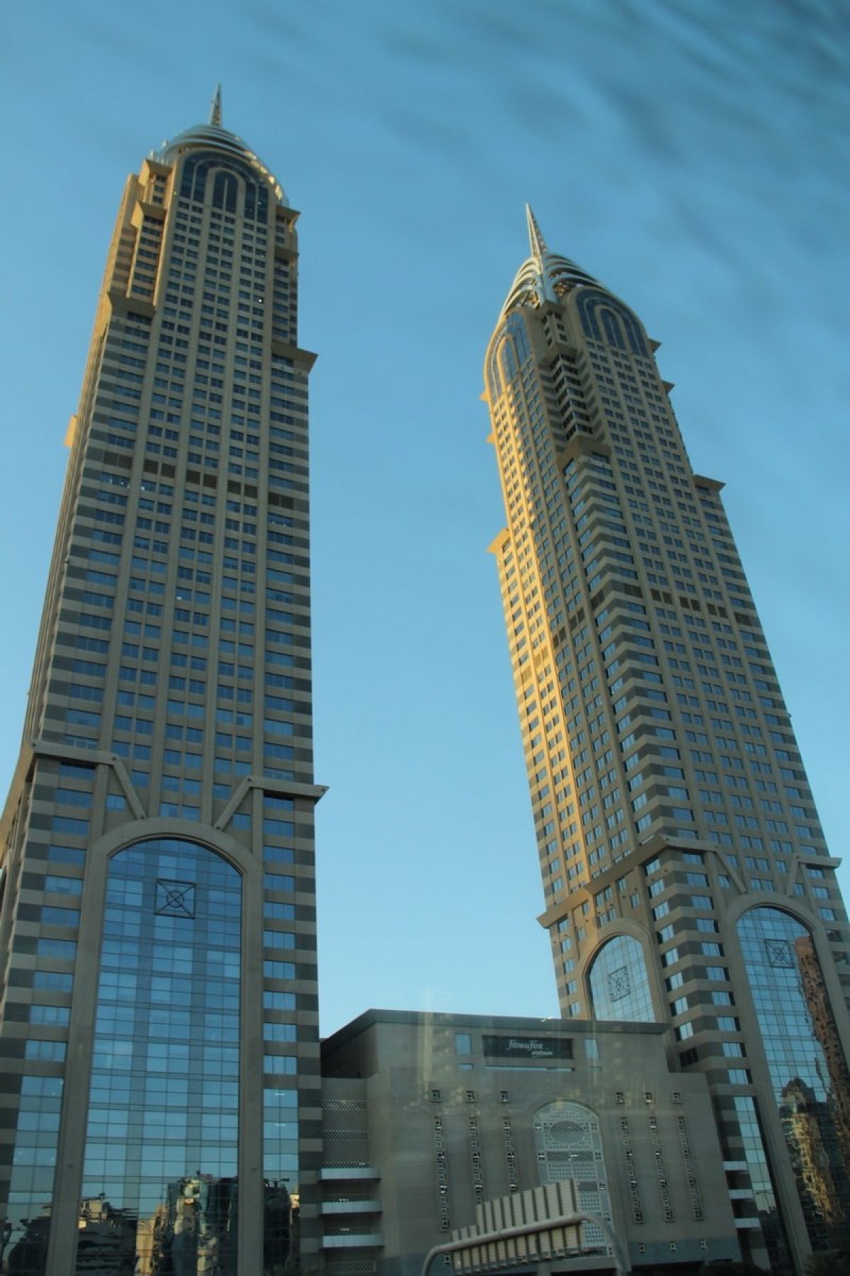 Twin Towers (Вежі-близнюки), Дубай, ОАЕ