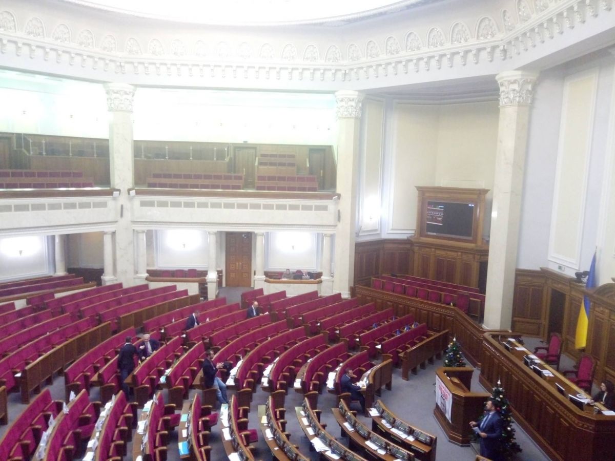 Майже порожня Верховна Рада