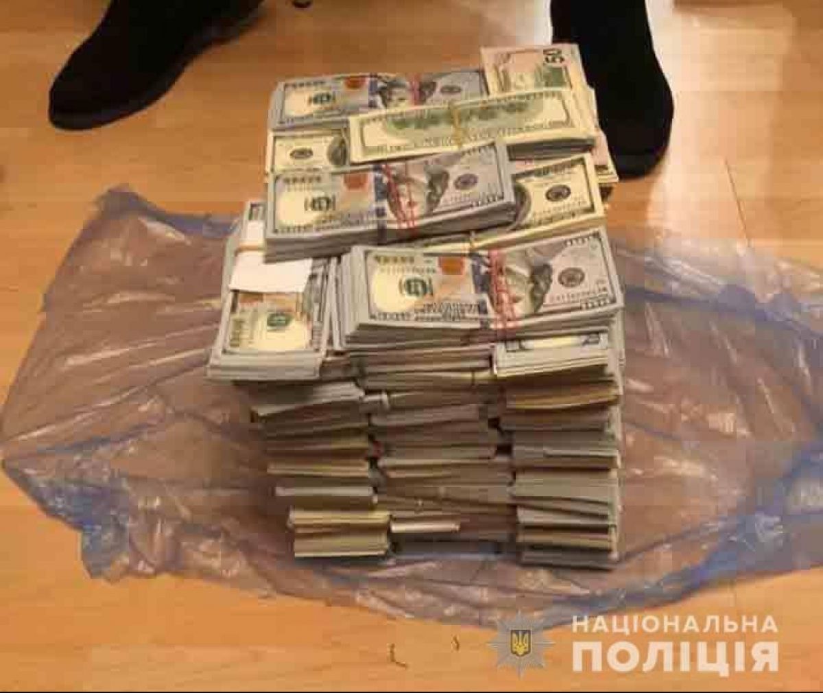 Вилучені гроші, долари