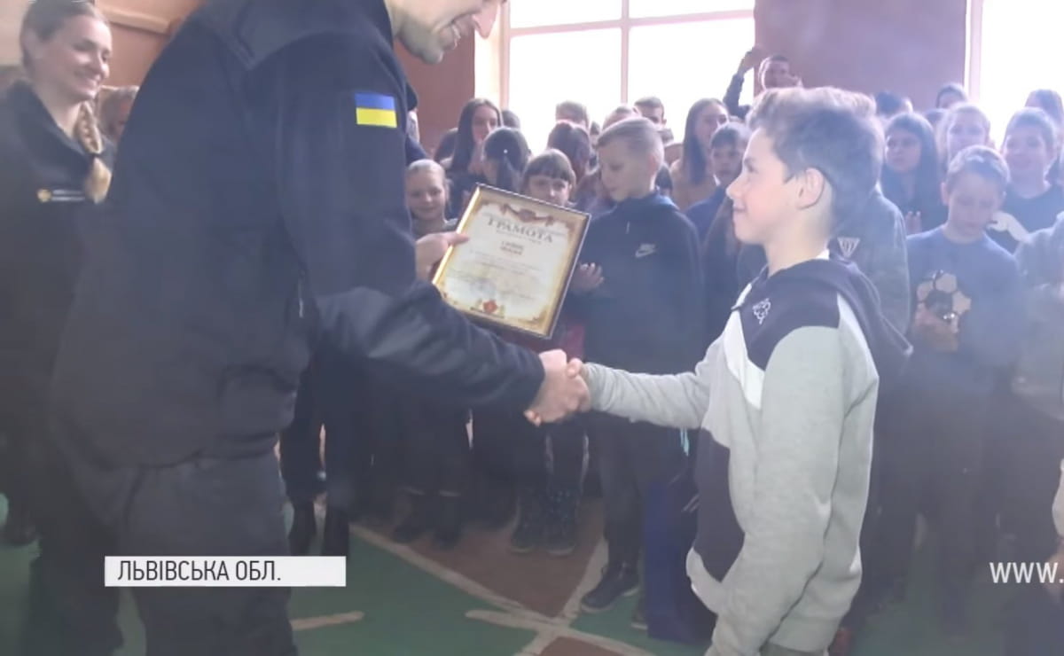 5 школярів врятували село від пожежі