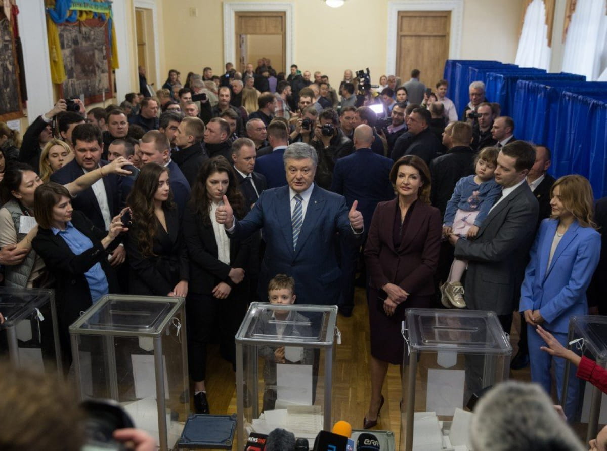 Петр Порошенко голосует