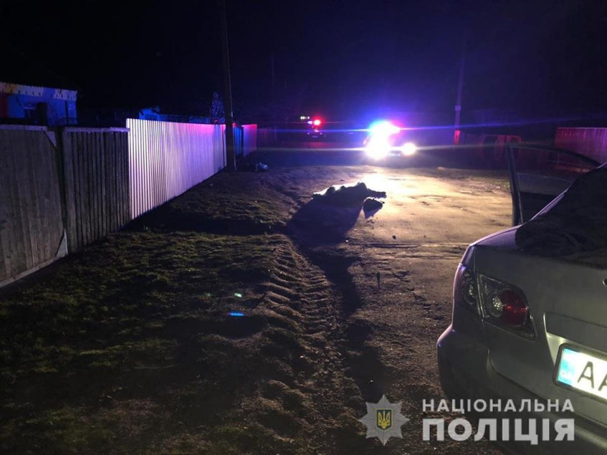 ДТП на Київщині, хлопець збив двох дівчат