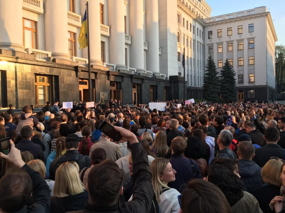 Люди благодарят Порошенко