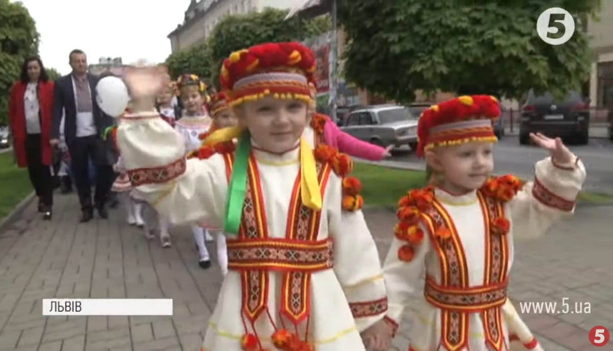 День вишиванки у регіонах України