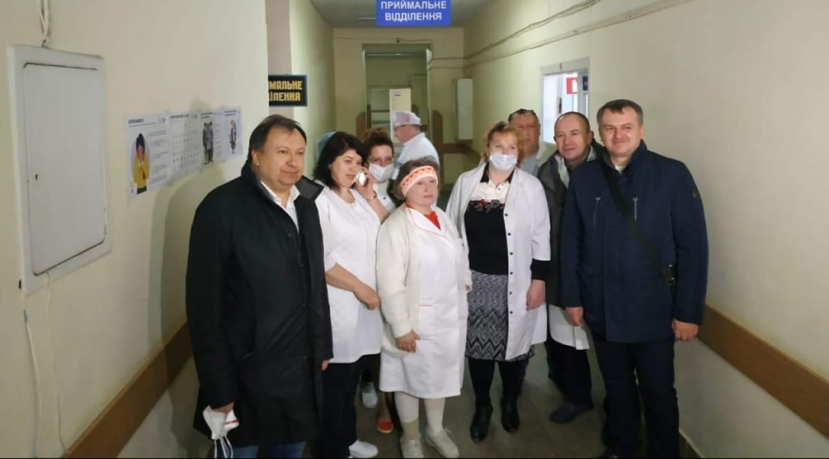 Фонд Порошенко привез оборудование в госпиталь