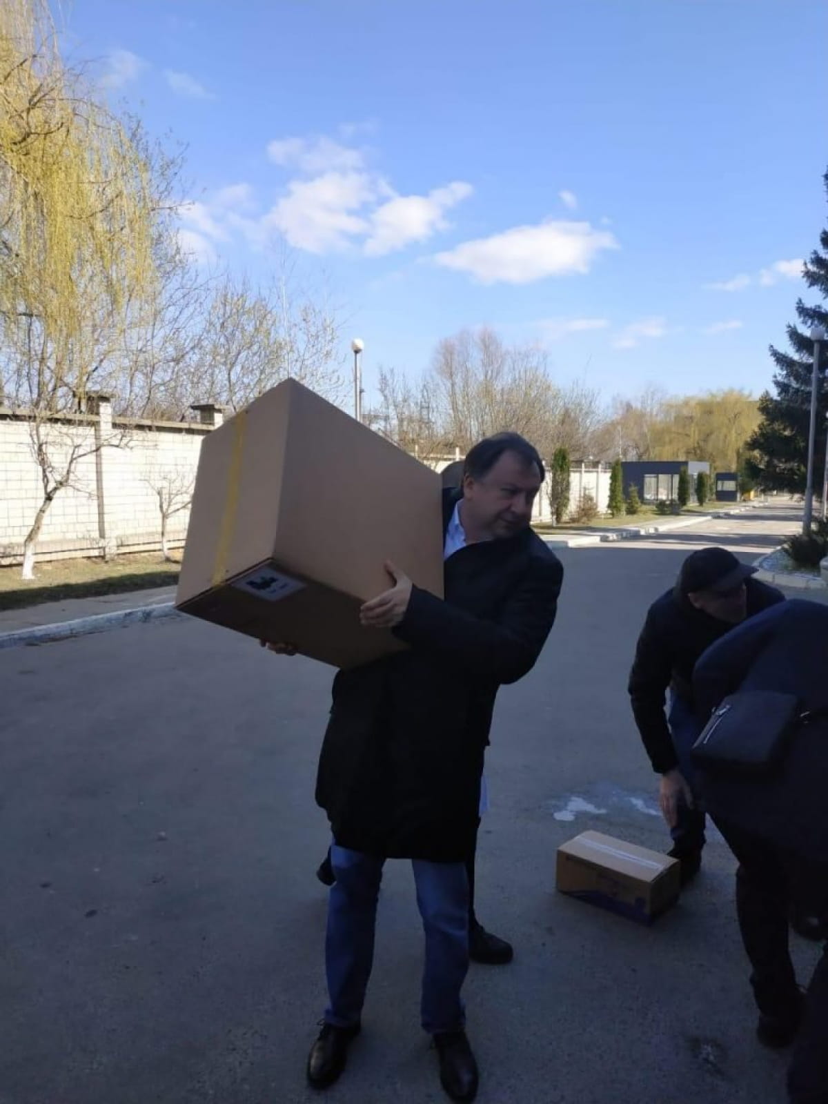 Фонд Порошенко привез оборудование в госпиталь