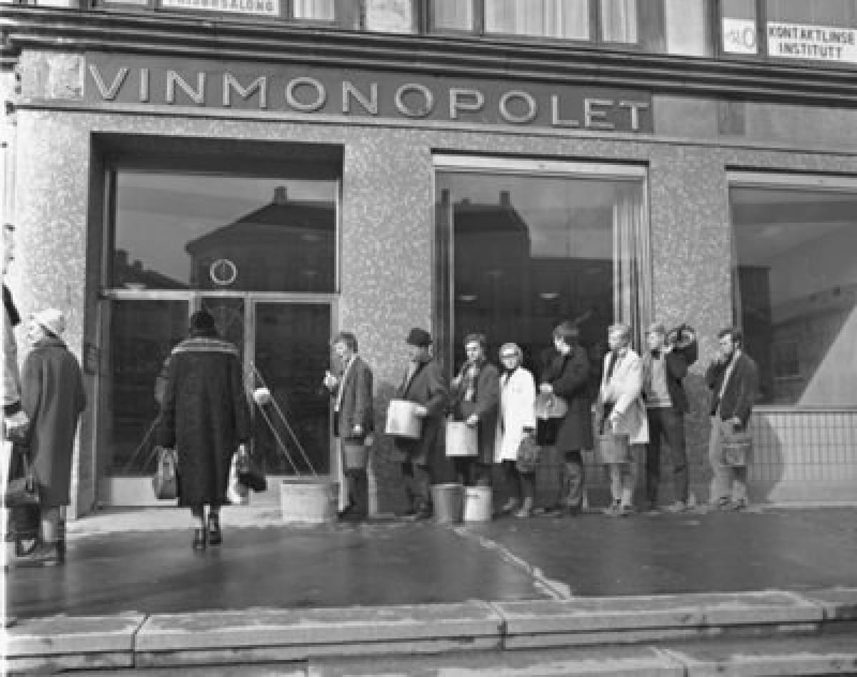 Очередь за вином