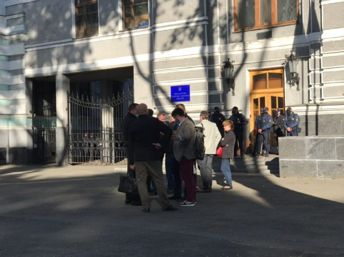 Митинг у здания Минздрава