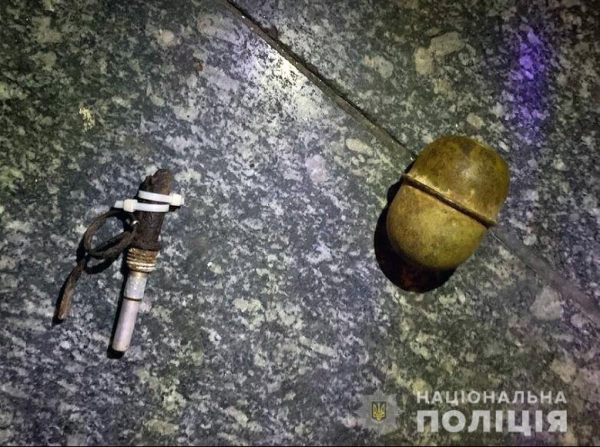 В Киеве мужчина грозил взорвать гранату в супермаркете