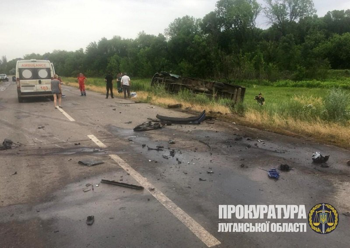 Полицейский въехал в маршрутку