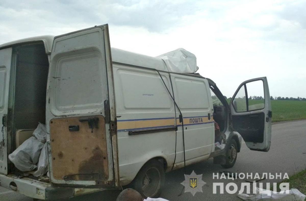 В Полтавской области неизвестные взорвали автомобиль "Укрпочты"