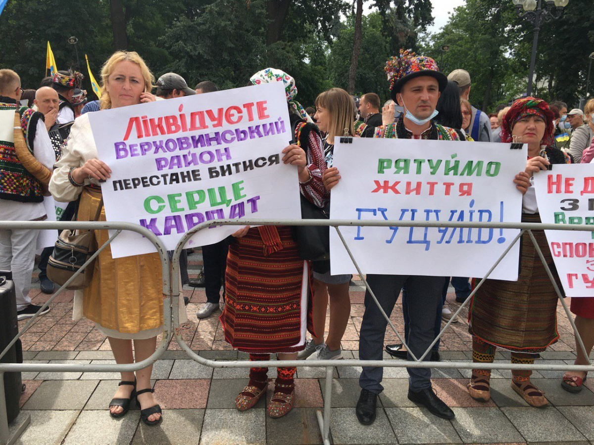 Активисты выступают против укрупнения районов