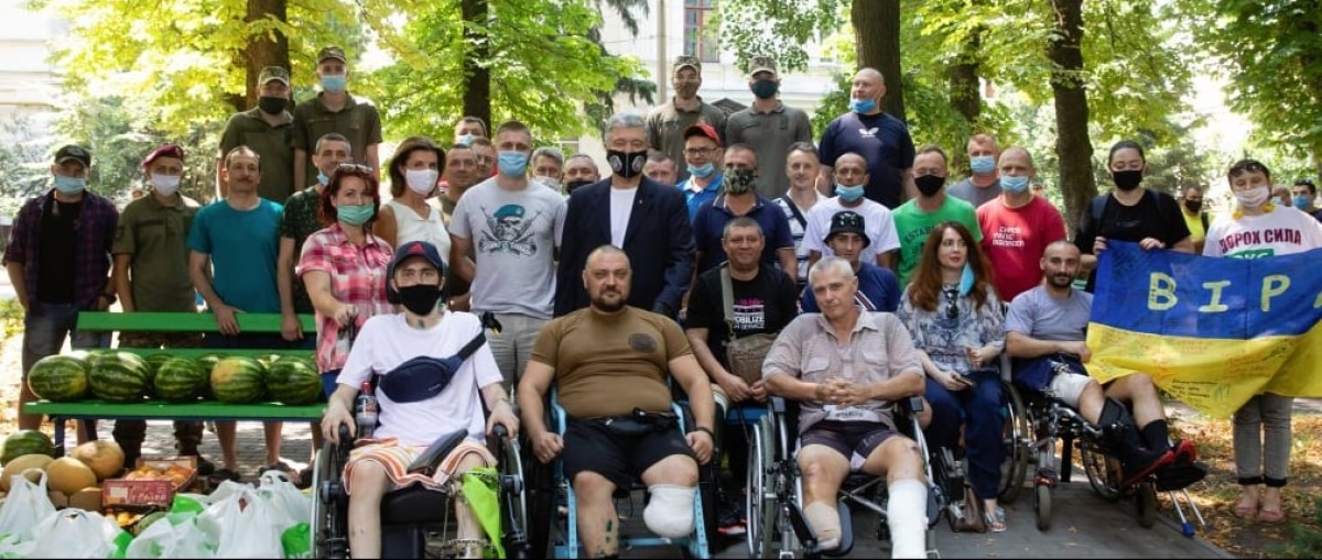 чета Порошенко в военном госпитале