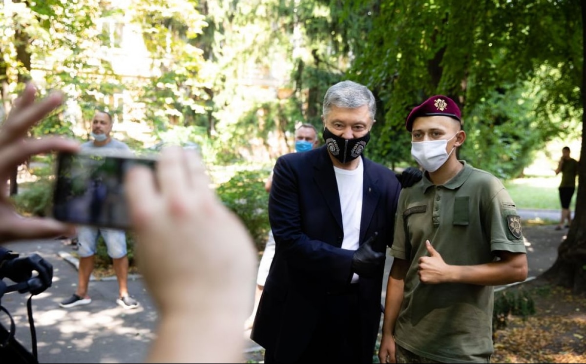 чета Порошенко в военном госпитале