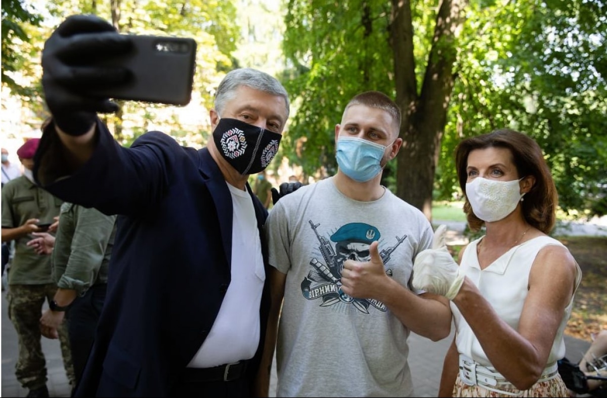 чета Порошенко в военном госпитале
