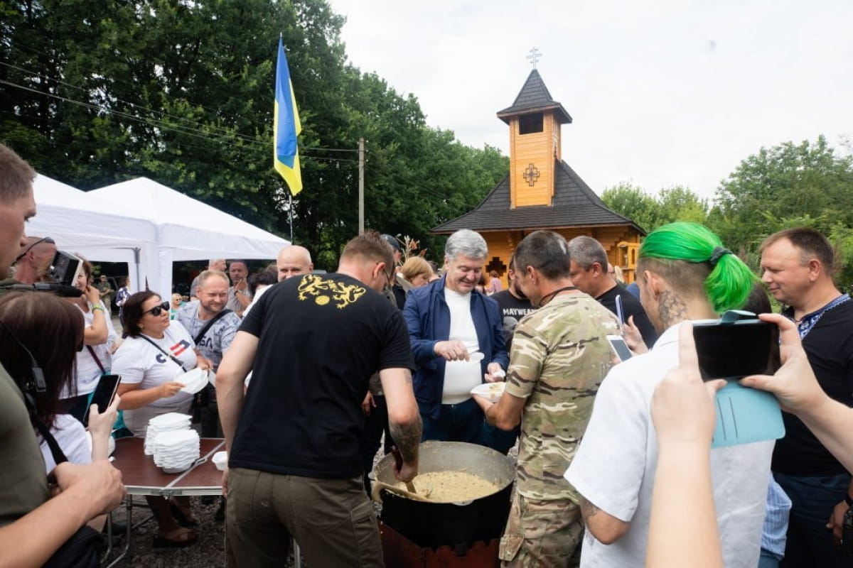Традиционный патриотический кулеш в Карловке