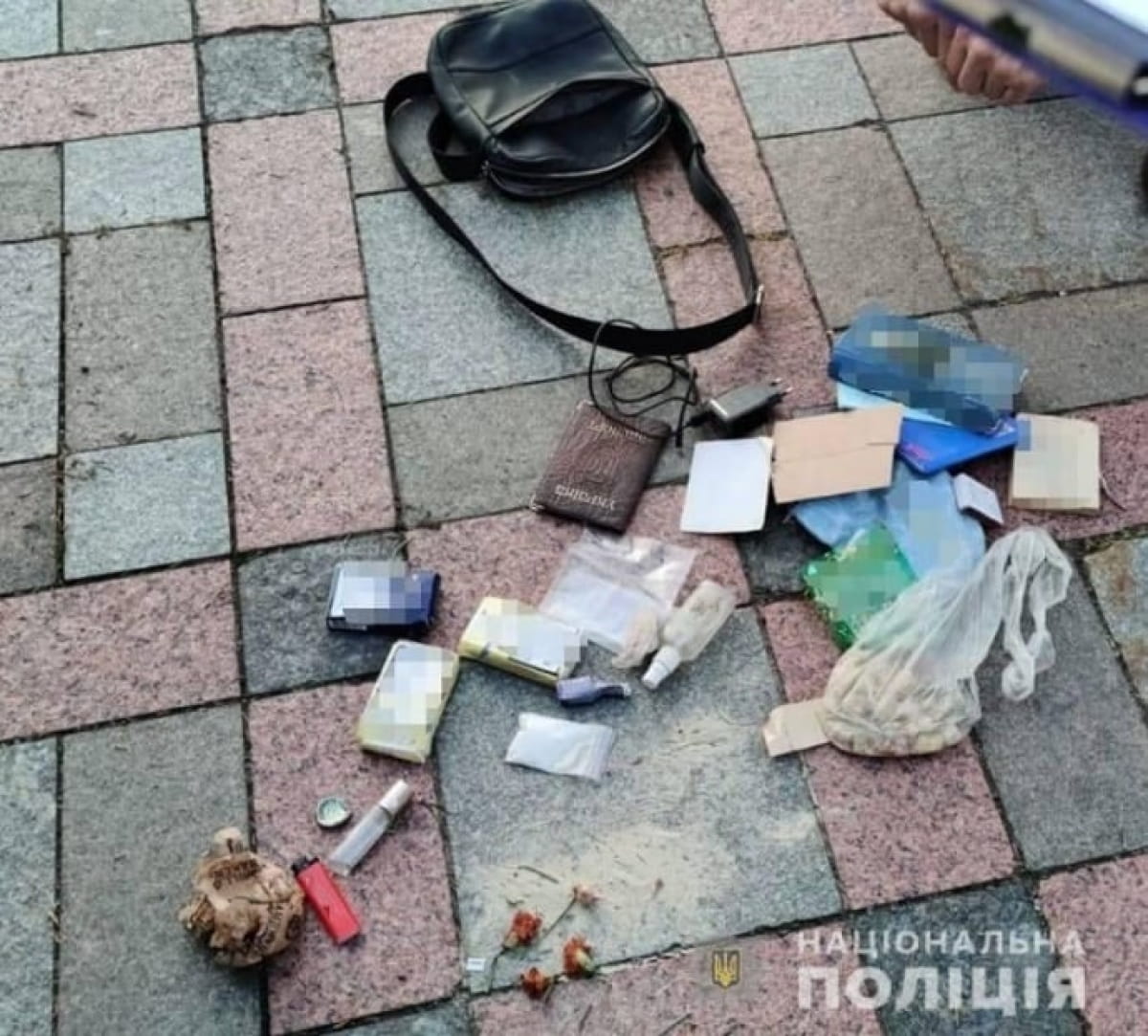 Поліція затримала чоловіка, який погрожував вибухівкою біля ВРУ